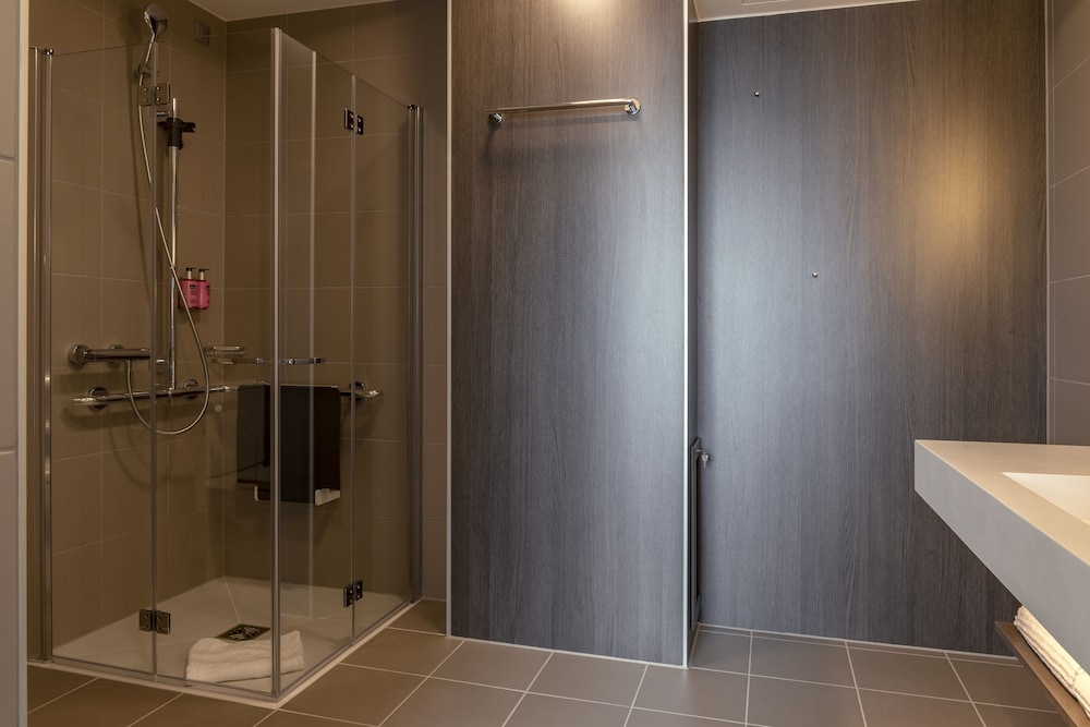 

Roma - Newbridge - Moxy Edinburgh Airport