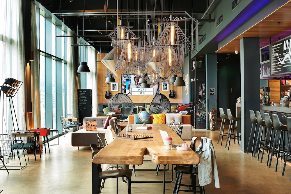 

Milano - Newbridge - Moxy Edinburgh Airport