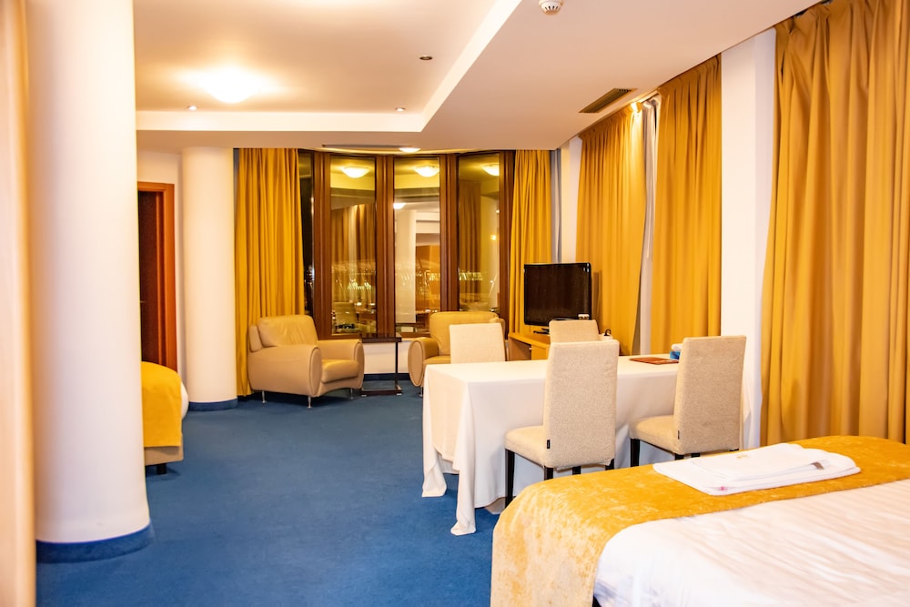 

Roma - Rinas - Hotel Airport Tirana