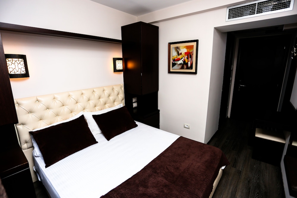 

Bari - Tirana - Hotel Town House