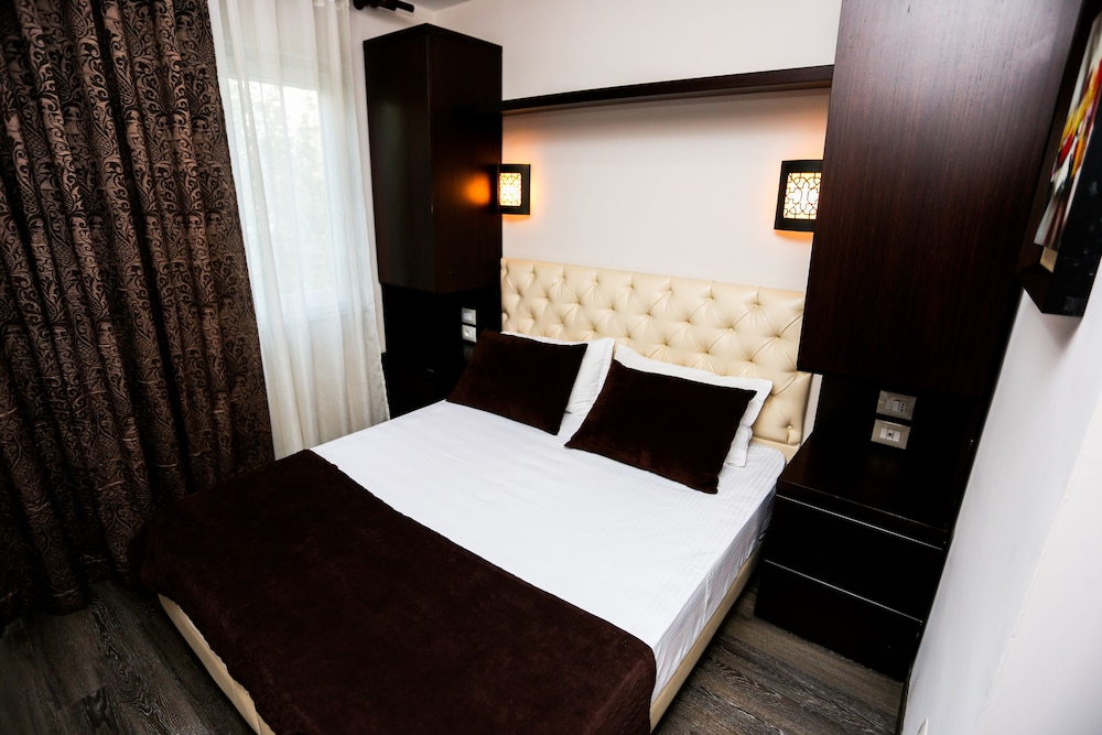 

Milano - Tirana - Hotel Town House