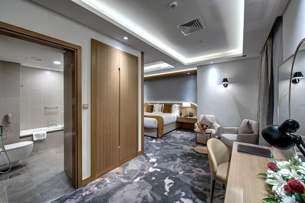 

Roma - Dubai - The S Hotel Al Barsha