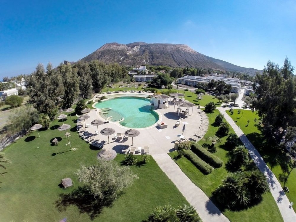 

Milano - Isole Eolie, Sicilia - Mari del Sud Resort