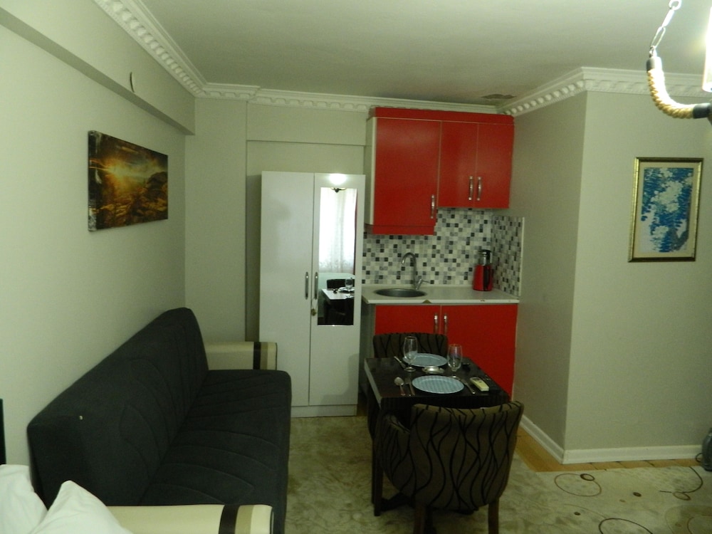 

Catania - Istanbul - Taksim Pera Suites