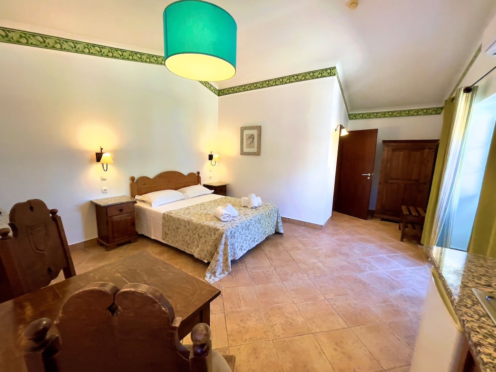

Milano - Salema - Quinta do Mar - Country & Sea Village