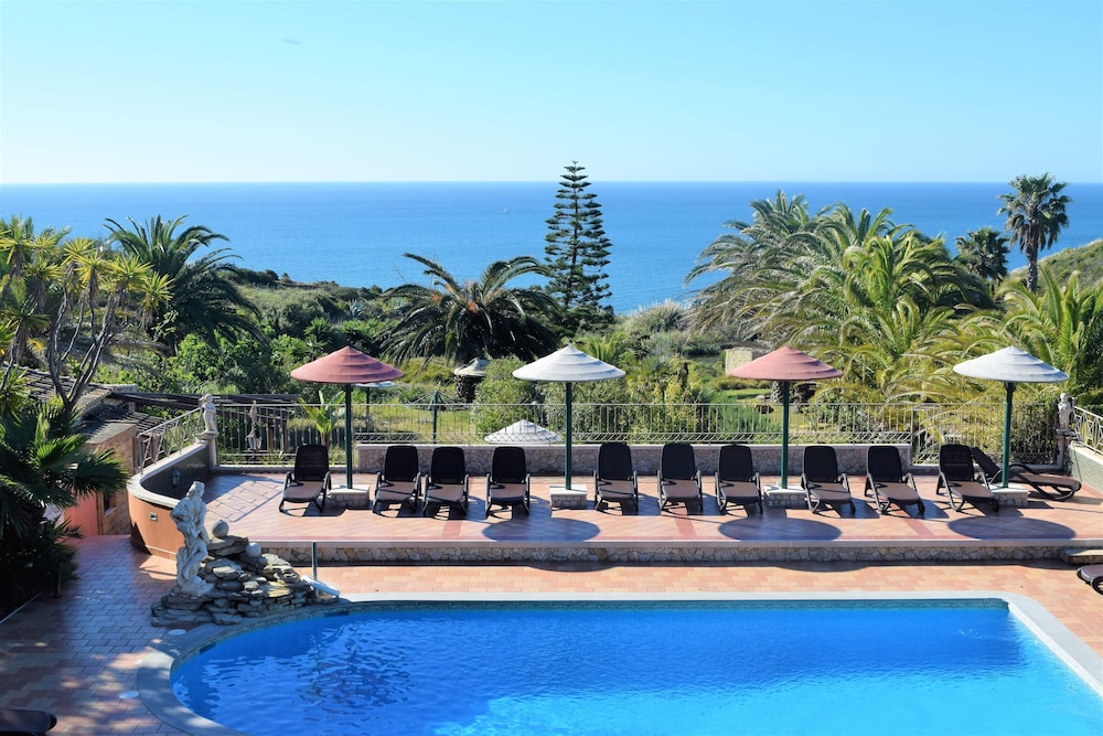 

Milano - Praia da Luz - Quinta do Mar - Country & Sea Village