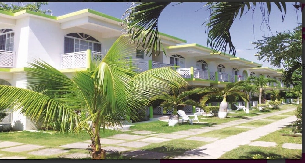 

Bari - Negril - Fun Holiday Beach Resort