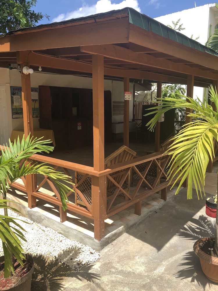 

Venezia - Negril - Fun Holiday Beach Resort