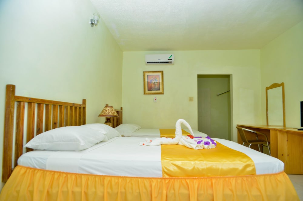 

Bari - Negril - Fun Holiday Beach Resort