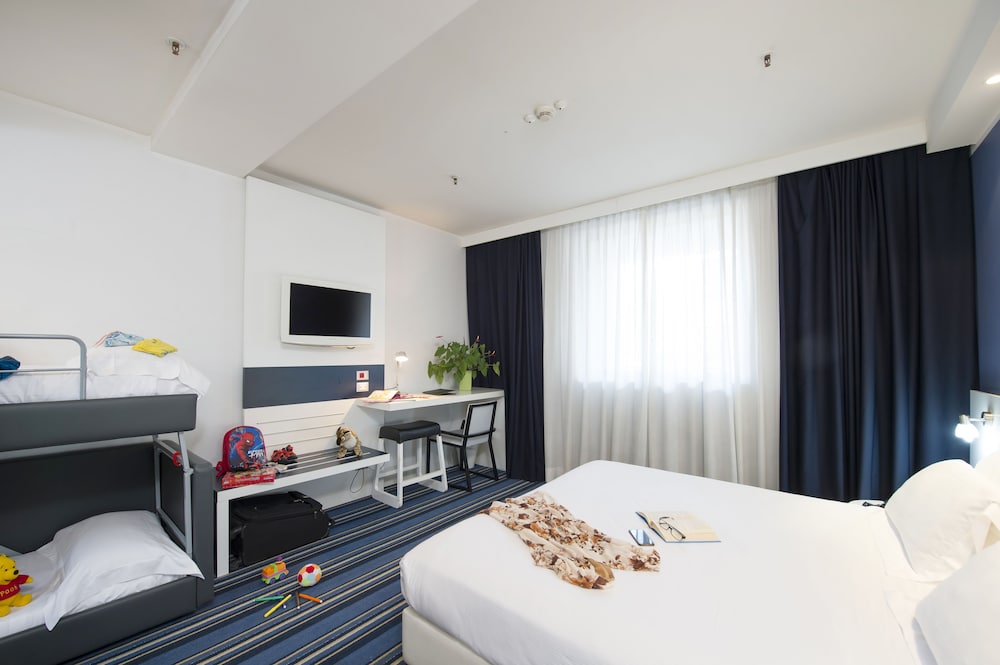 

Bari - Milano - Neo Hotel