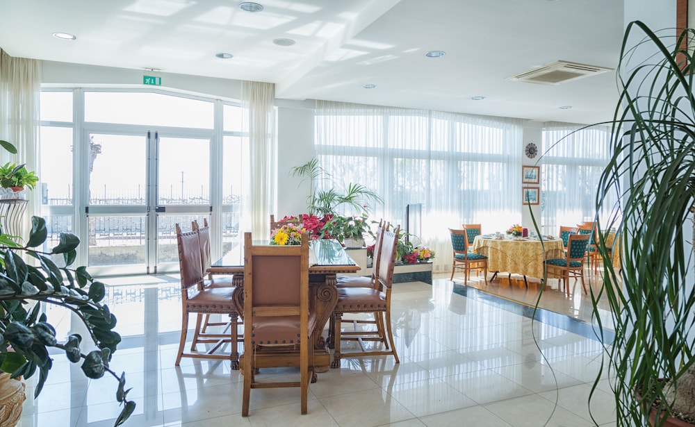 

Catania - Costiera Sorrentina, Italia - Hotel Holidays