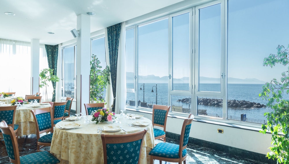 

Milano - Boscotrecase - Hotel Holidays