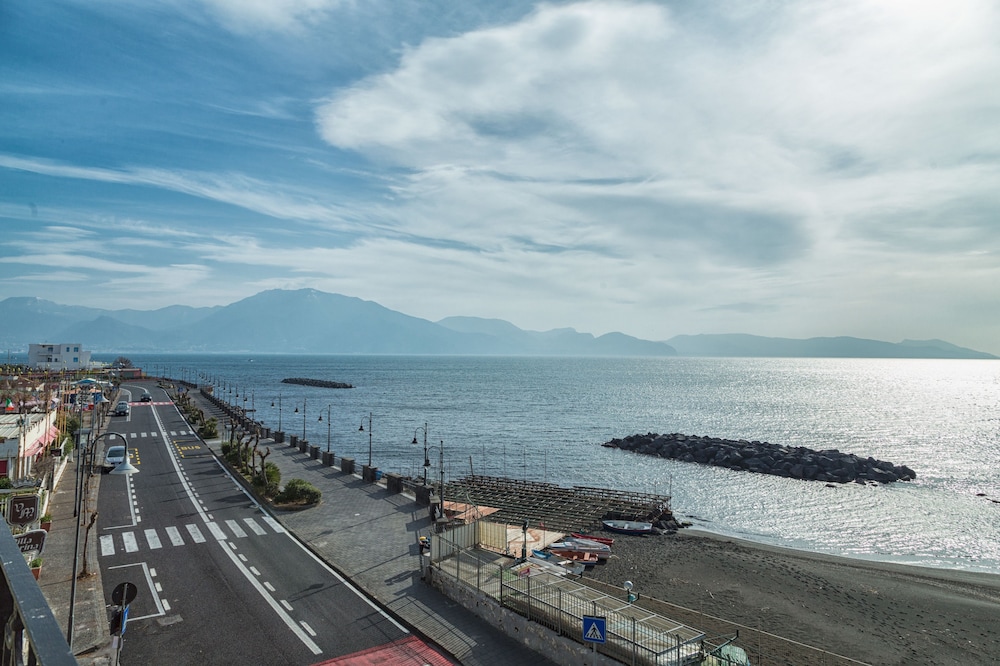 

Palermo - Castellammare di Stabia - Hotel Holidays