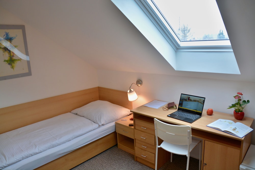 

Cagliari - Praga, Aeroporto Václav Havel - Vila Bohemia