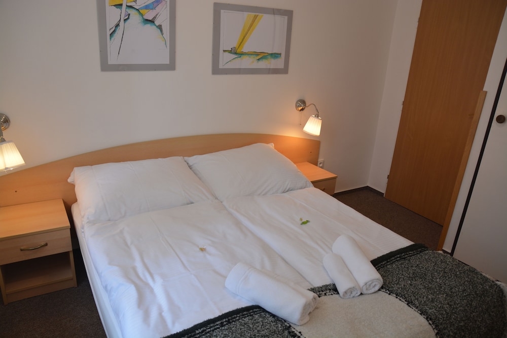 

Roma - Hostivice - Vila Bohemia