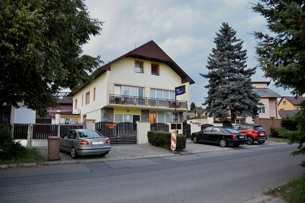 

Milano - Kněževes - Vila Bohemia