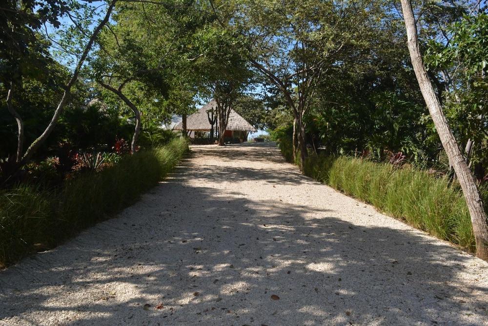 

Roma - Playa Negra - Mikado Natural Lodge