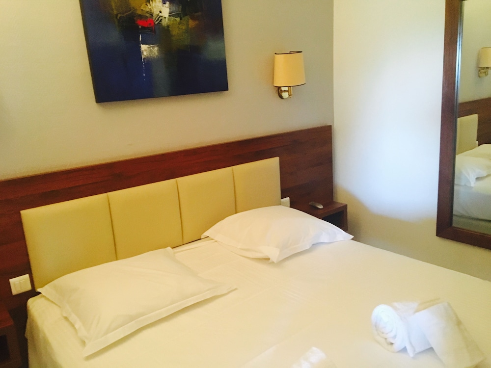 

Milano - Lecci - Hotel Les Hauts de Porto-Vecchio