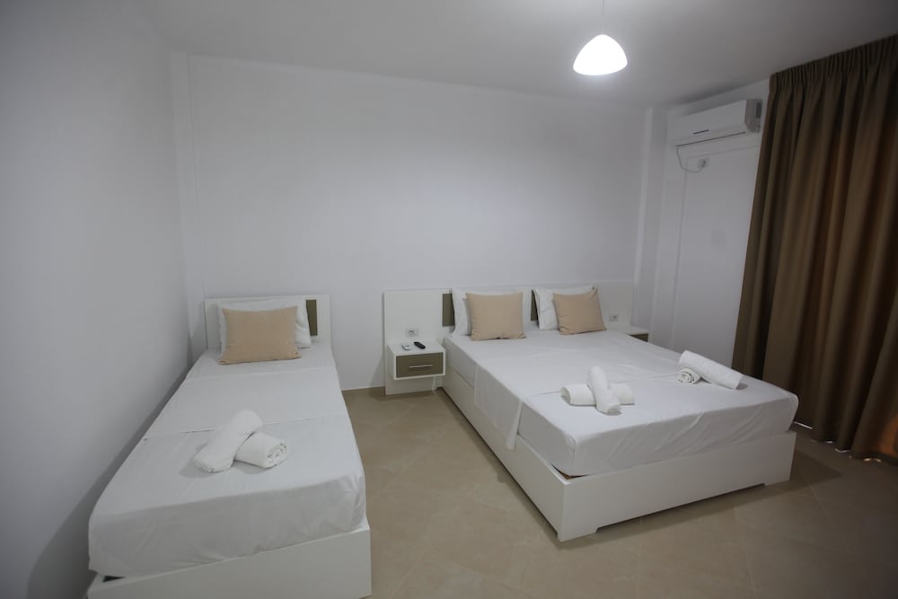

Genova - Ksamil - Hotel Sunshine