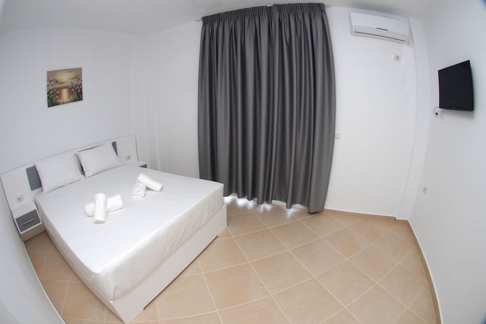 

Genova - Ksamil - Hotel Sunshine