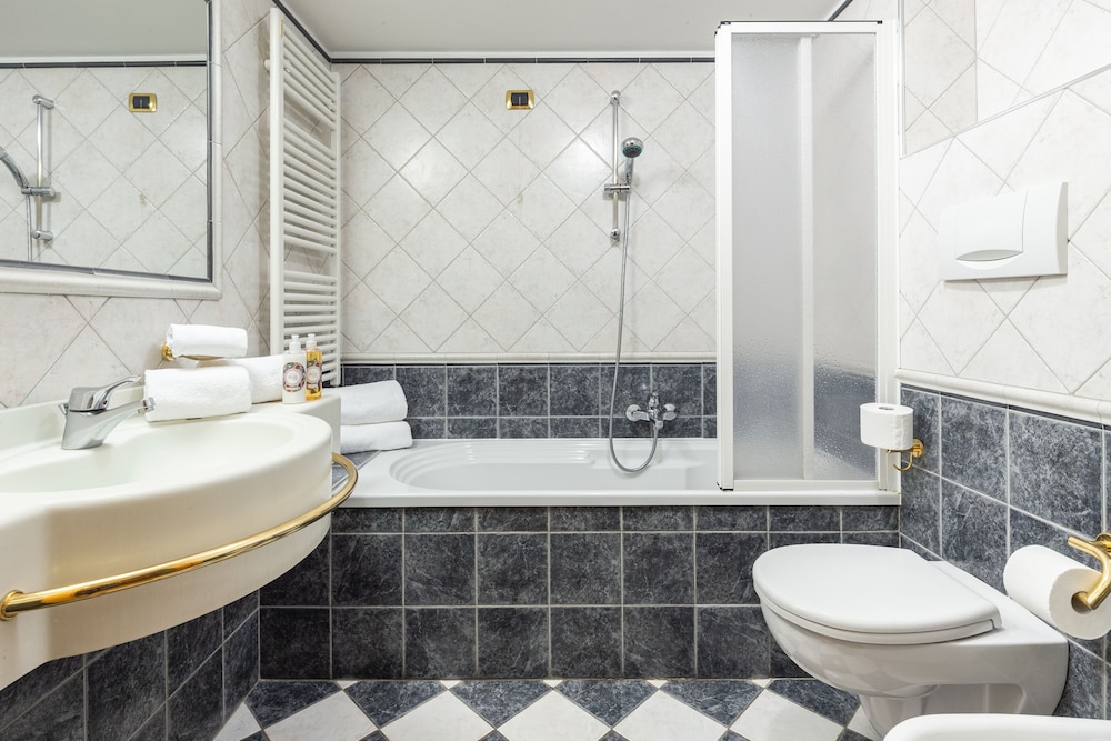 

Ancona - Selva di Val Gardena, Montagna Italia - Hotel Soreghes Gran Chalet