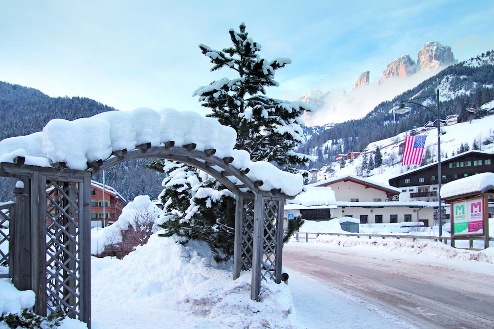 

Milano - Selva di Val Gardena - Hotel Soreghes Gran Chalet