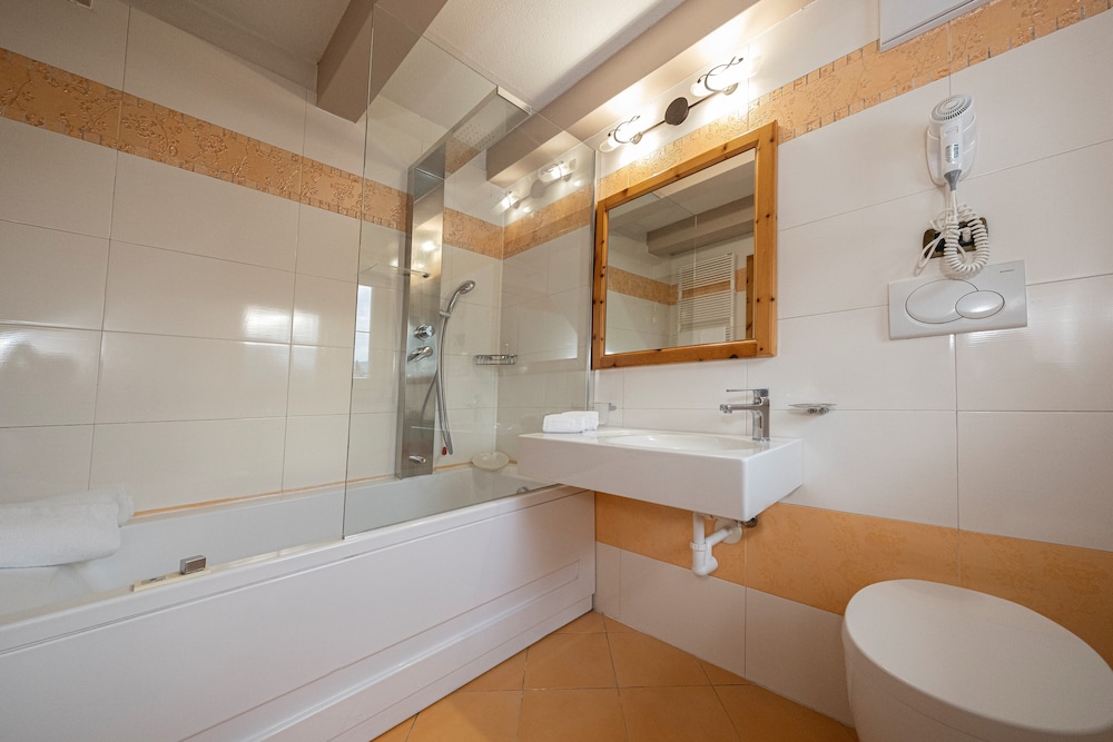

Milano - Selva di Val Gardena, Montagna Italia - Hotel Soreghes Gran Chalet