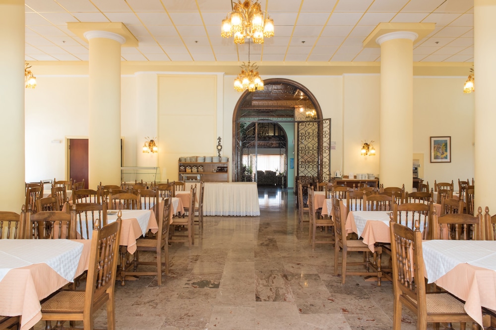 

Bologna - Agios Ioannis (Corfu) - Sunset Hotel