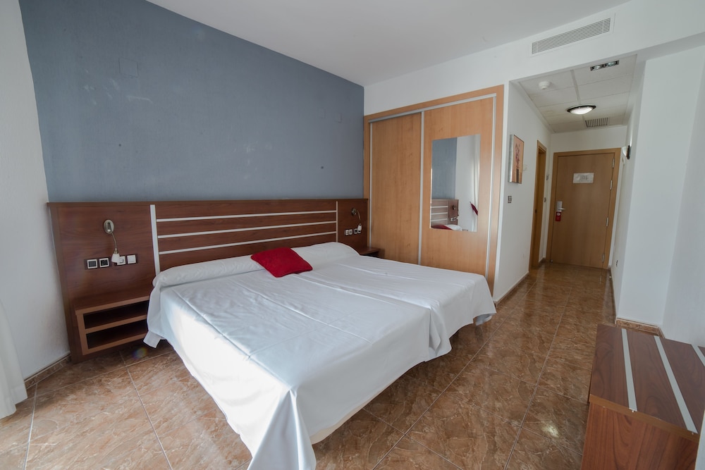 

Torino - El Campello - Hotel La Familia Gallo Rojo