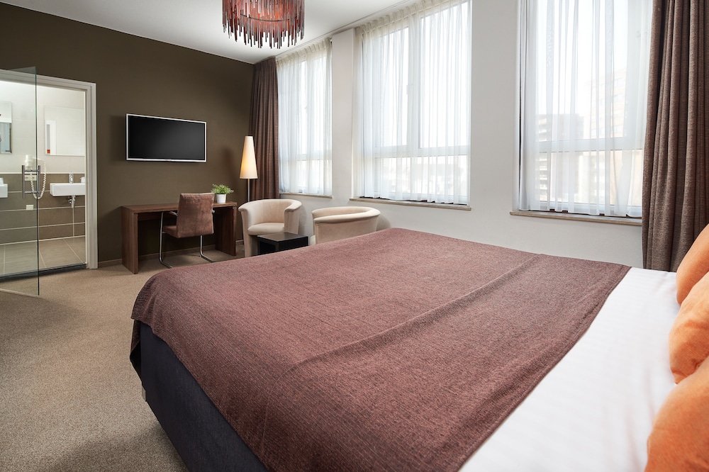 

Roma - Eindhoven - Hotel La Reine