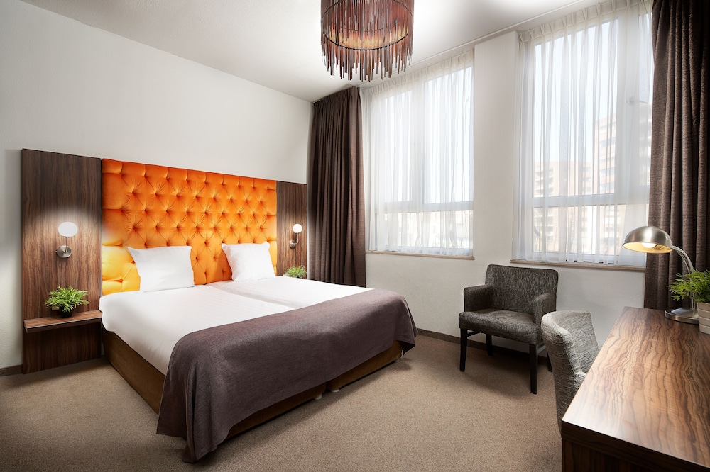 

Milano - Veldhoven - Hotel La Reine