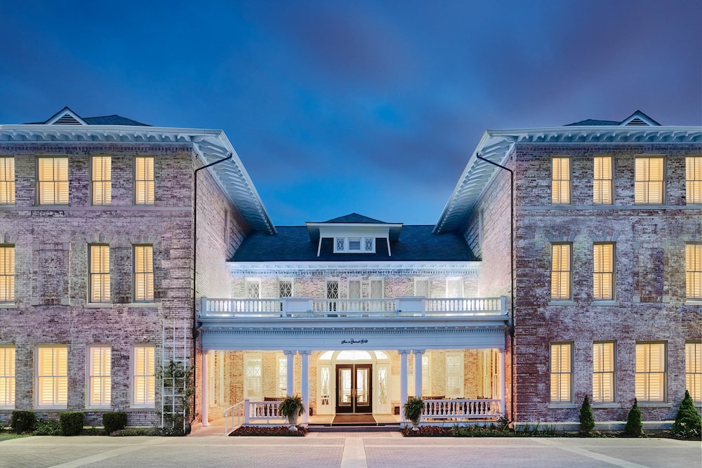 

Napoli - Greenland - Inn at Carnall Hall