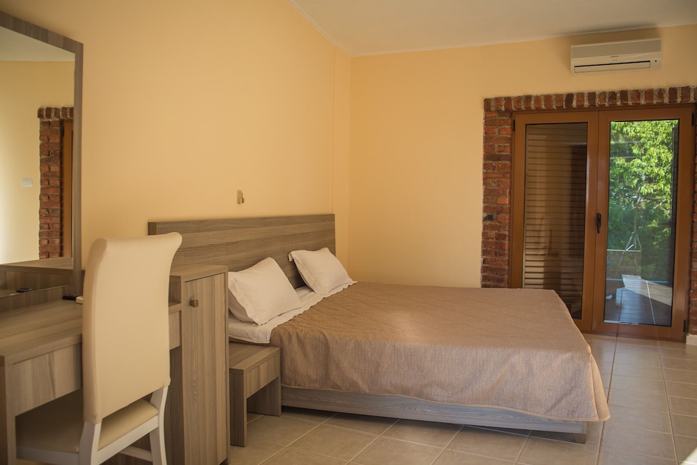 

Bologna - Ksamil - Hotel Livia