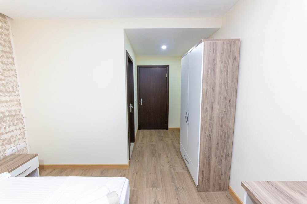 

Napoli - Durrës - Esal Hotel
