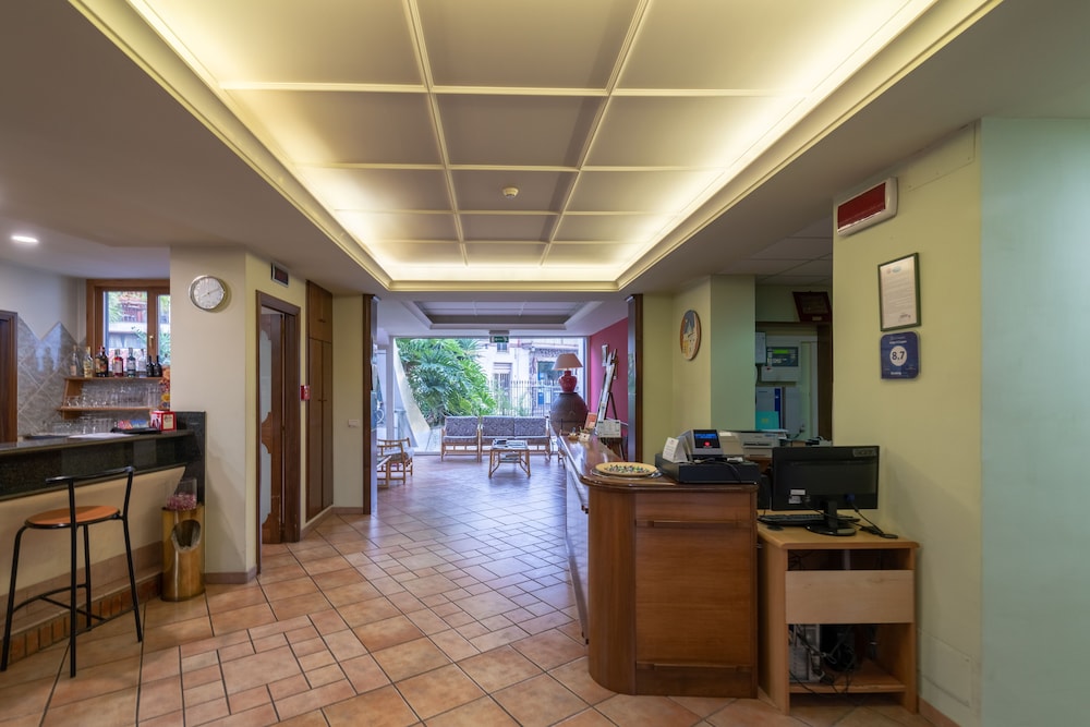 

Milano - Santa Maria di Castellabate - Hotel Il Ceppo