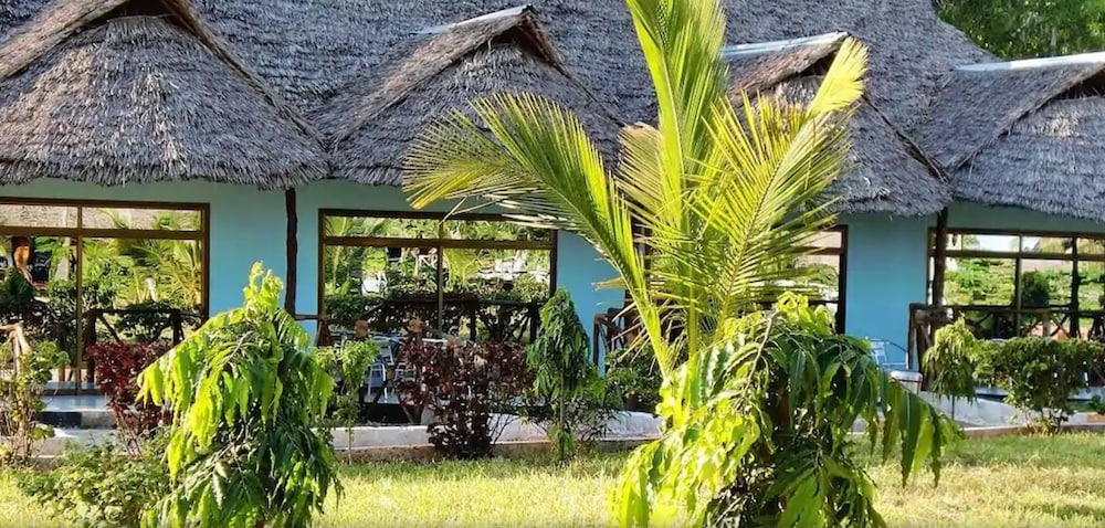 

Catania - Uroa - Coconut Tree Village Beach Resort