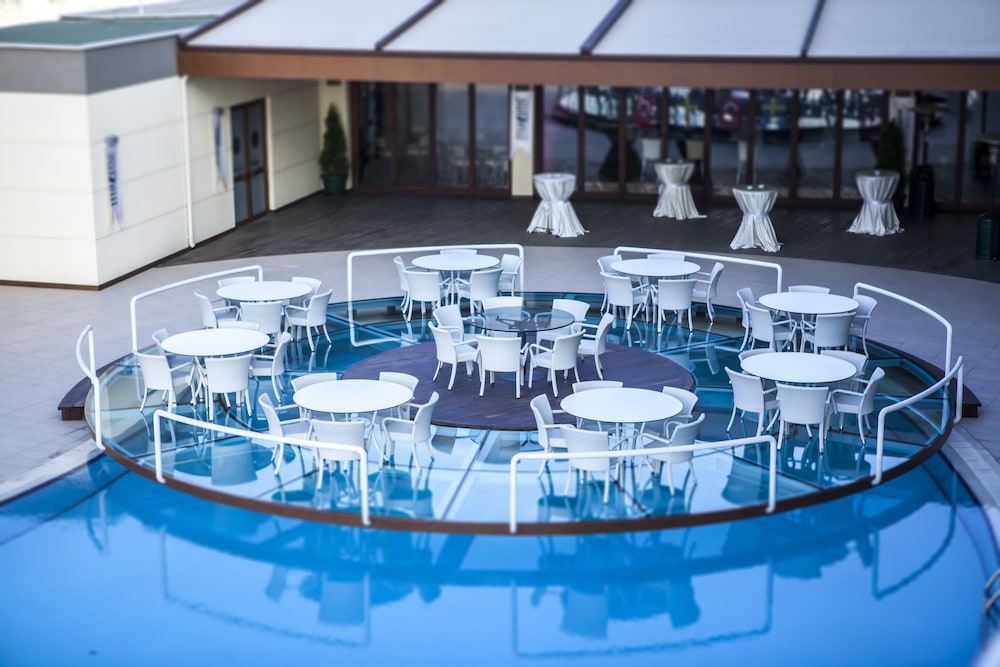 

Milano - Tuzla - Hotel Hegsagone Marine Asia