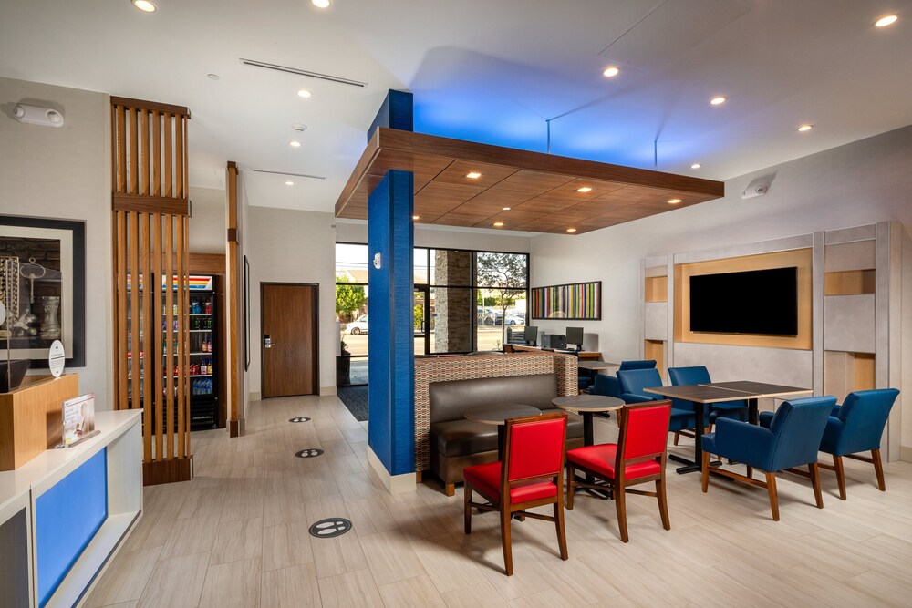 

Roma - Chatsworth (CA) - Holiday Inn Express & Suites CHATSWORTH