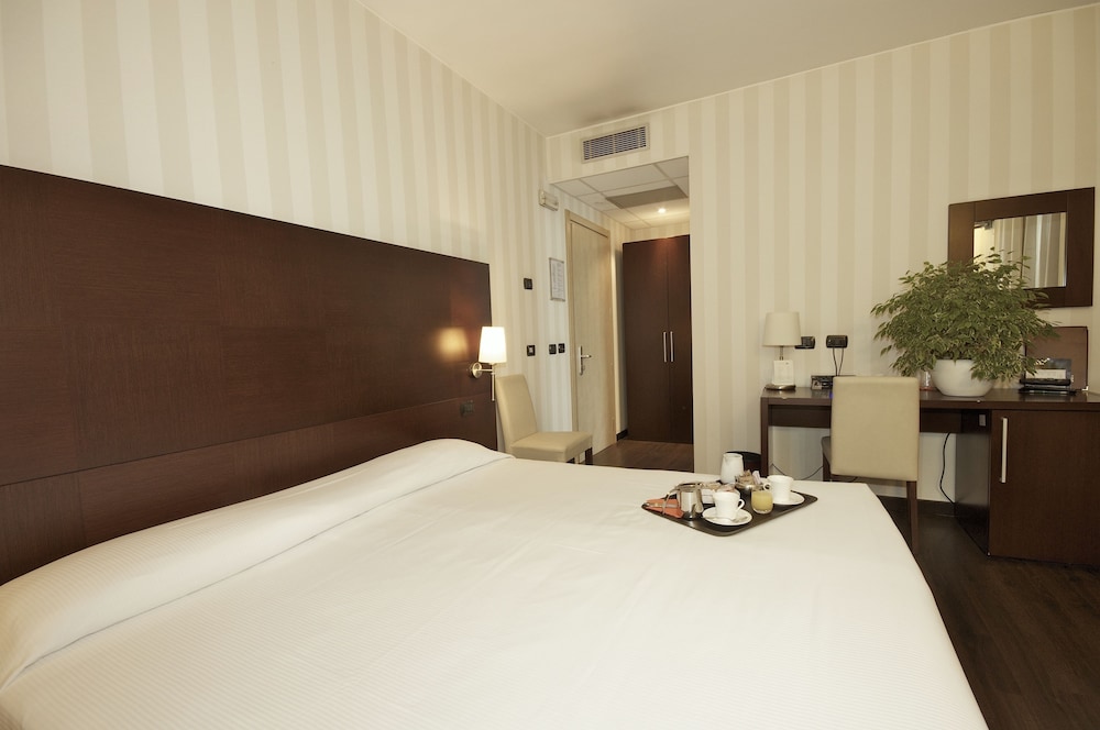 

Palermo - Busto Arsizio - Hotel 2C