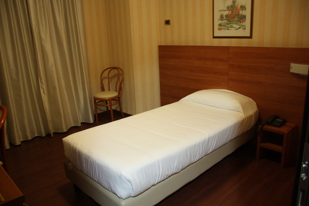 

Cagliari - Busto Arsizio - Hotel 2C