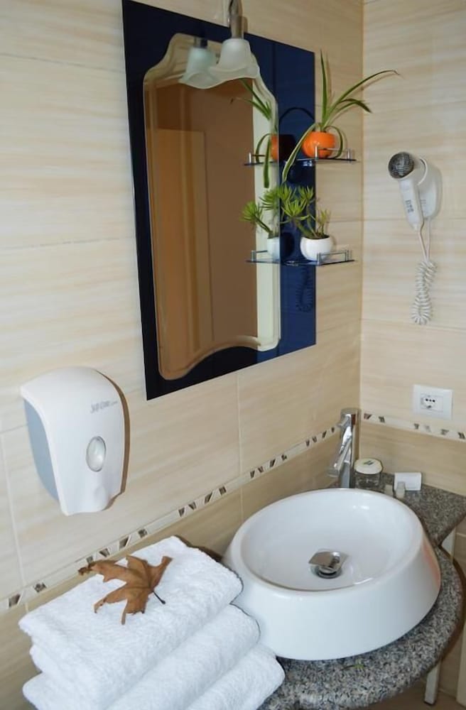 

Lamezia Terme - Tirana - Select City Center Hotel