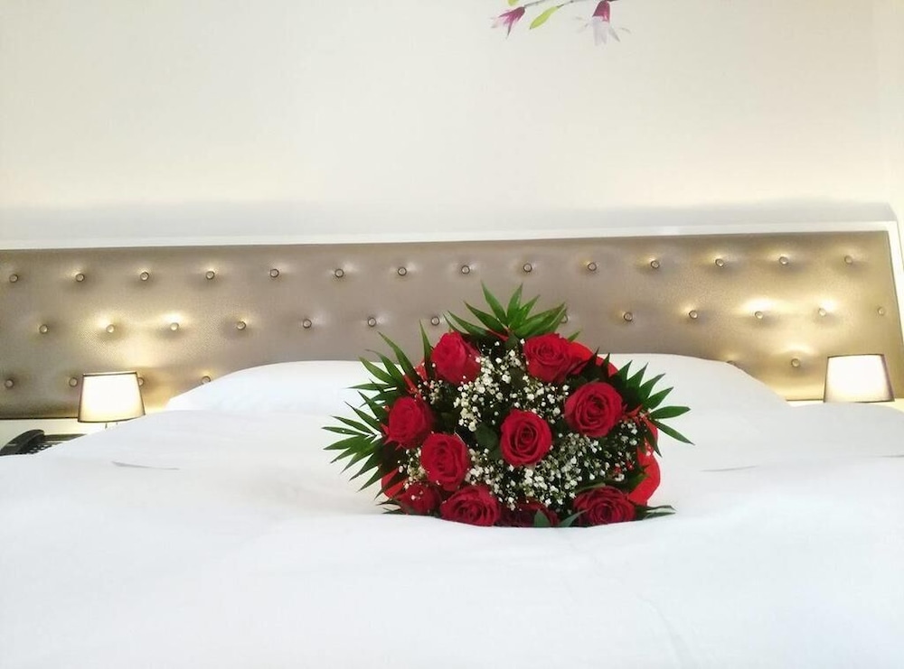 

Lamezia Terme - Tirana - Select City Center Hotel
