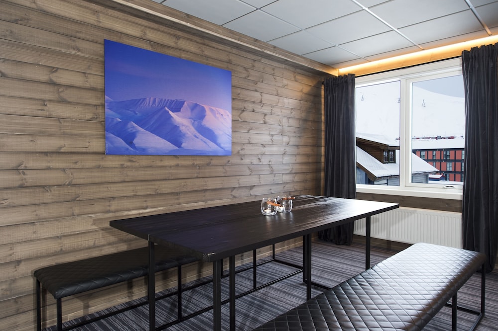 

Milano - Longyearbyen - Svalbard Hotell | Polfareren