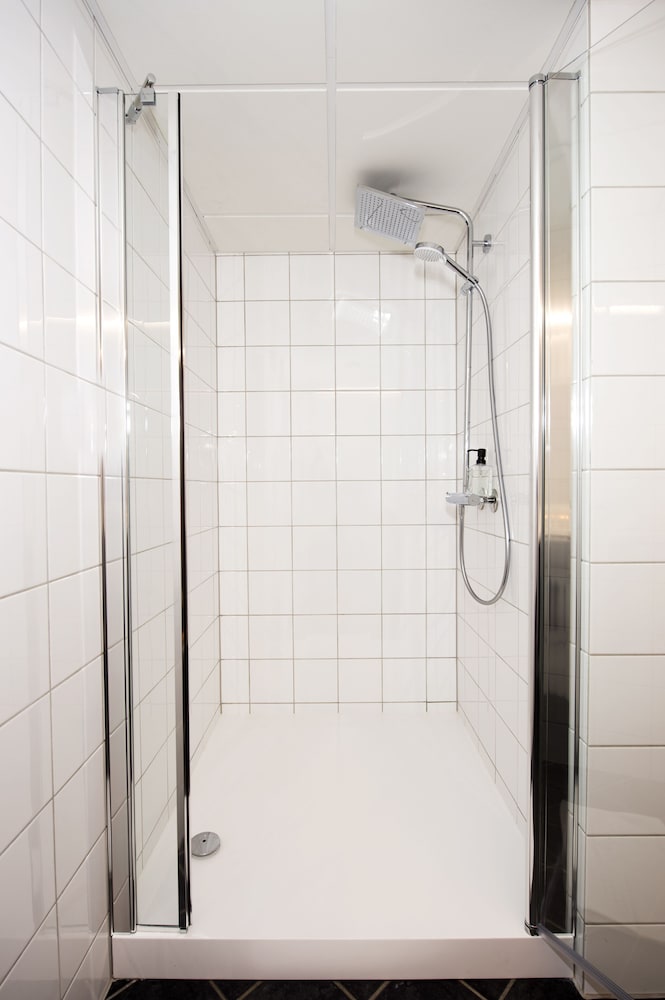 

Roma - Longyearbyen - Svalbard Hotell | Polfareren