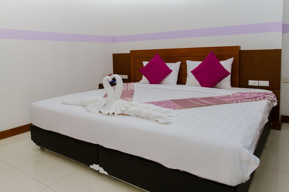 

Roma - Karon Beach - D C Patong