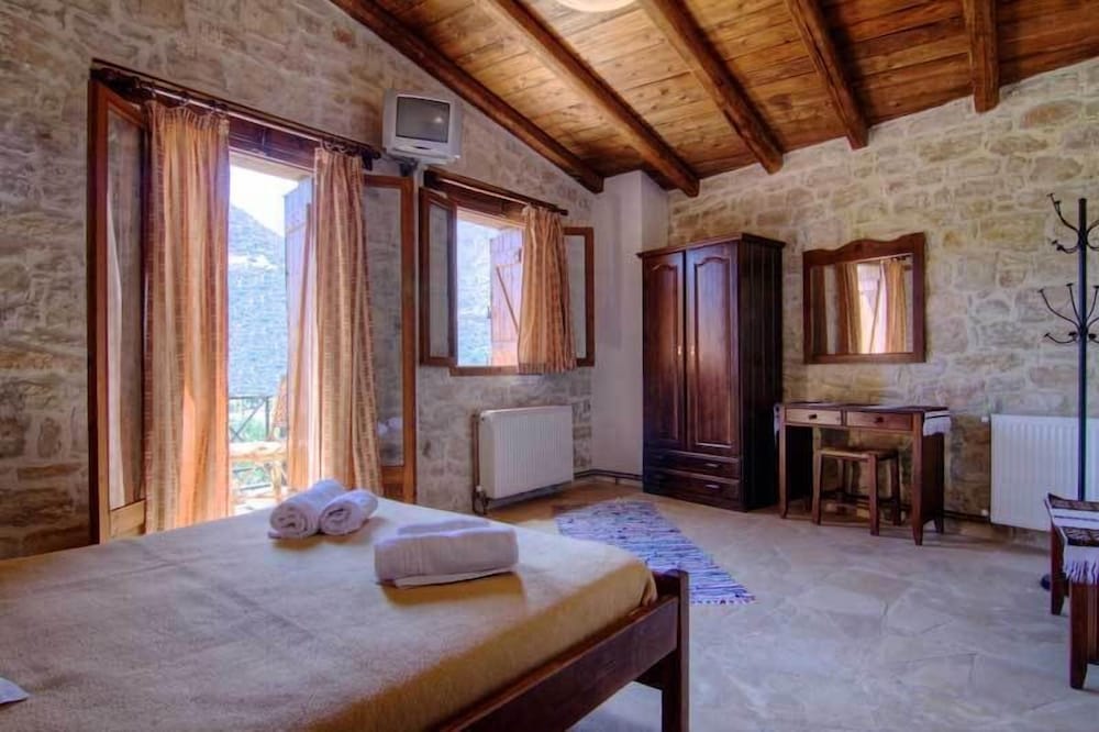 

Verona - Roumelí - Stone Village