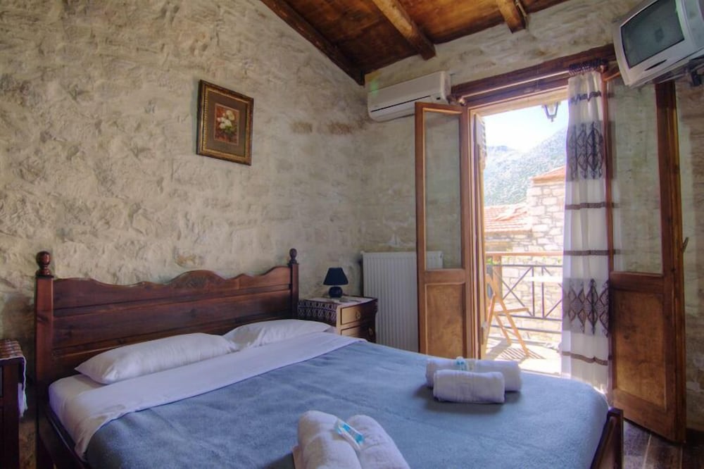 

Bologna - Roumelí - Stone Village