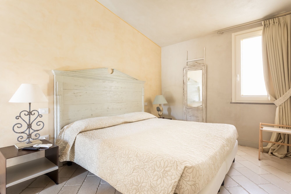 

Pisa - Bosa - Hotel Maison Tresnuraghes