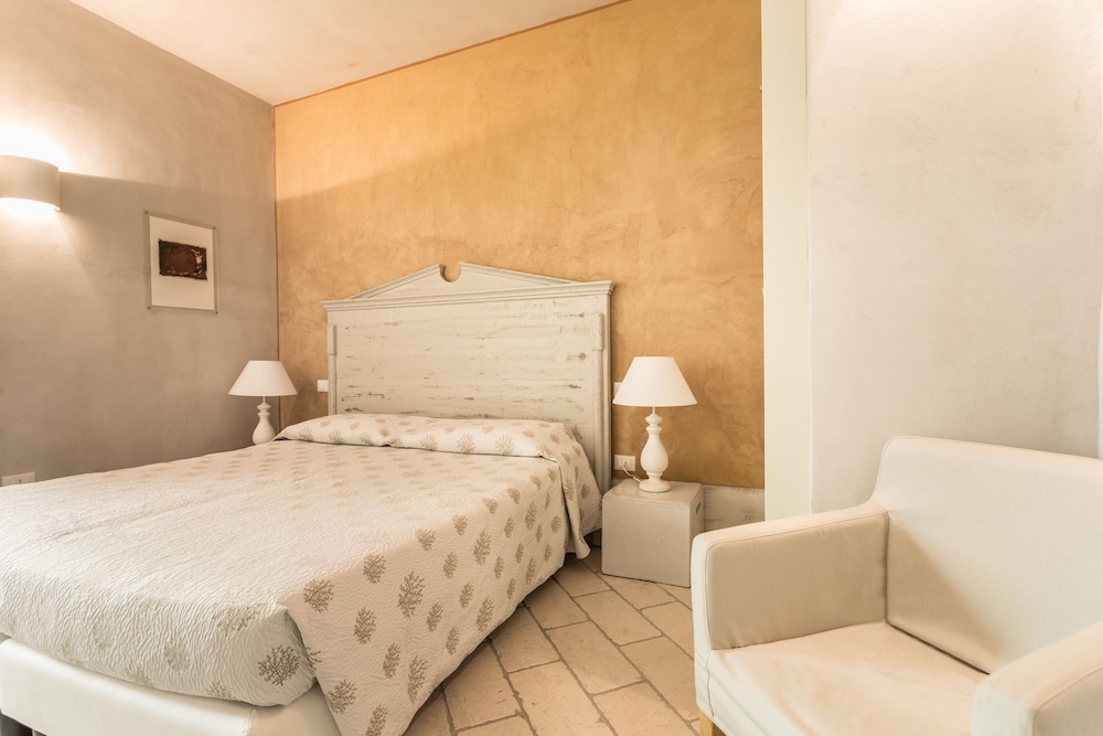 

Torino - Bosa Marina - Hotel Maison Tresnuraghes