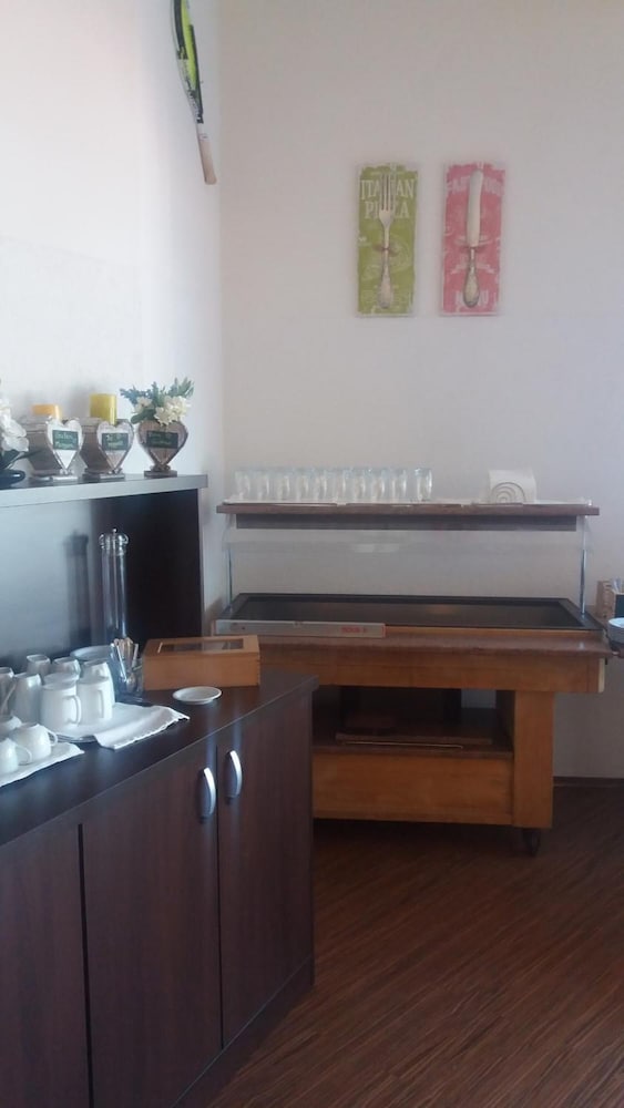 

Roma - Himberg - Hotel Khail